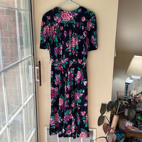 VINTAGE Leslie Fay Floral Dress with pockets! Spring Dress - Picture 2 of 6